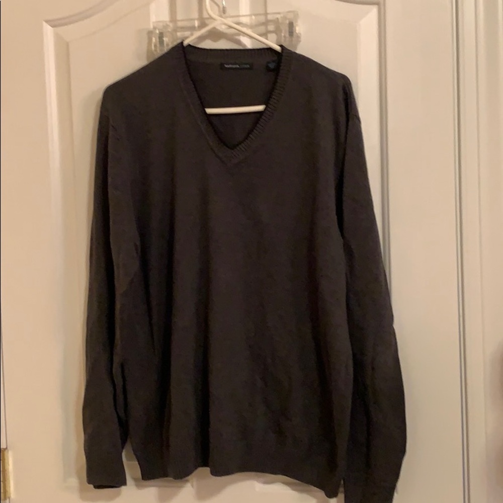 Men’s gently worn size large gray v neck sweater